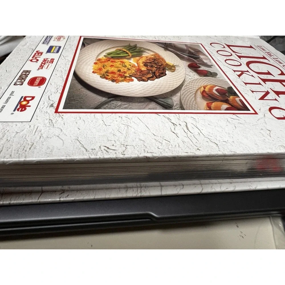 Light Cooking Cookbook Low Fat Low Calorie Low Cholesterol Hardcover‎ Book